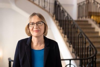 Dr. Sabine Jarothe